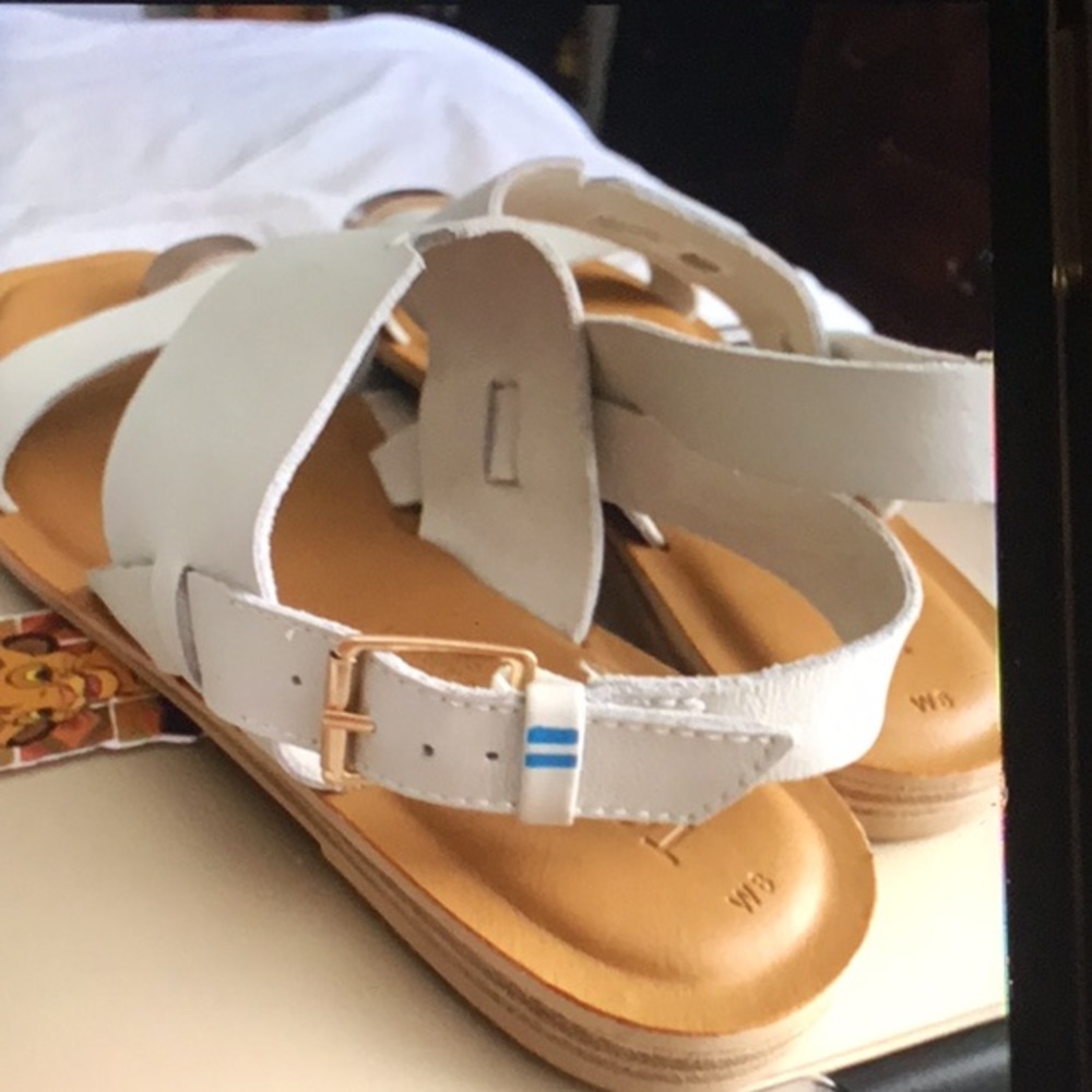 TOMS. SANDALS - Picture 3 of 7
